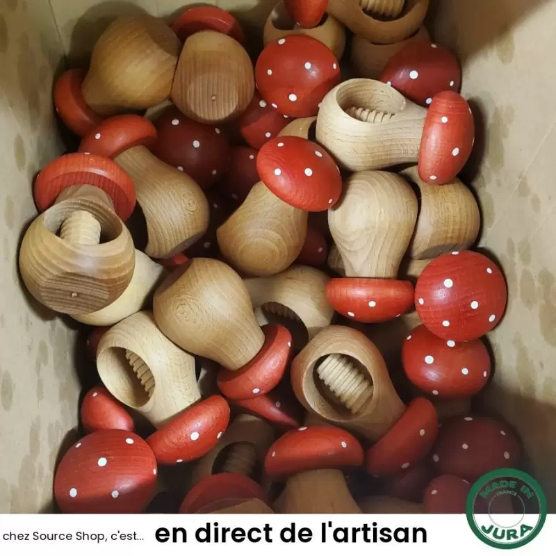 Casse-noix à vis Champignon en bois de hêtre du Jura