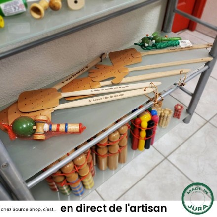 Tapette à moustiques & mouches en cuir & bois du Jura