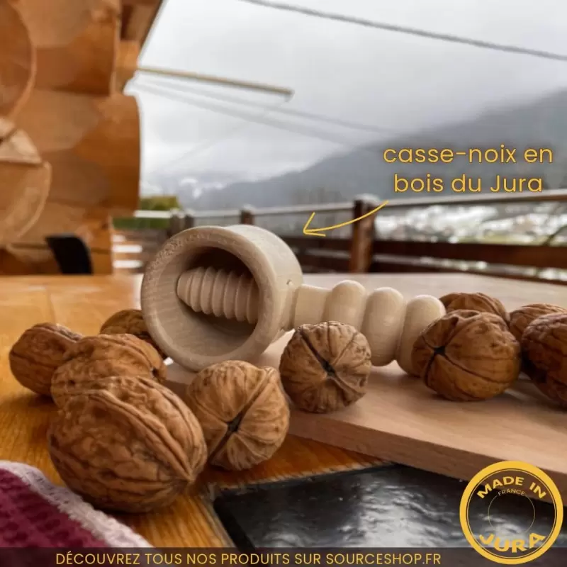 Casse-noix à vis en bois de charme du Jura - Artisanal & Local