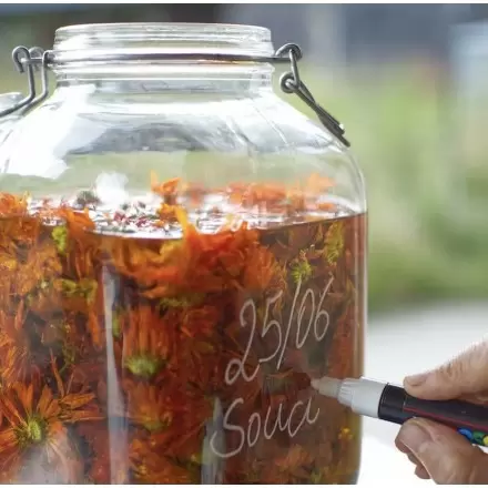 Fabrication artisanale monastique du macérât huileux de calendula Flori'sain