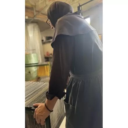 Fabrication artisanale des cierges en cire d'abeille du Monastère de Bois Salair - bougies traditionnelles