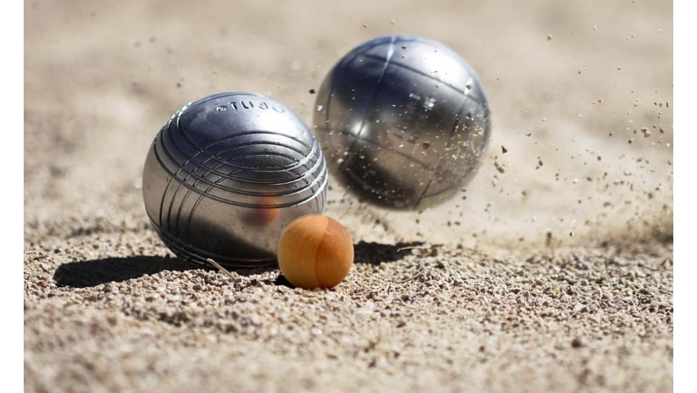 Cochonnet en buis du Jura : l'accessoire de pétanque écoresponsable